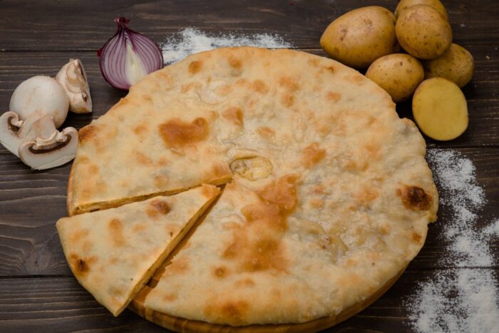 Осетинский пирог с картофелем, луком и грибами